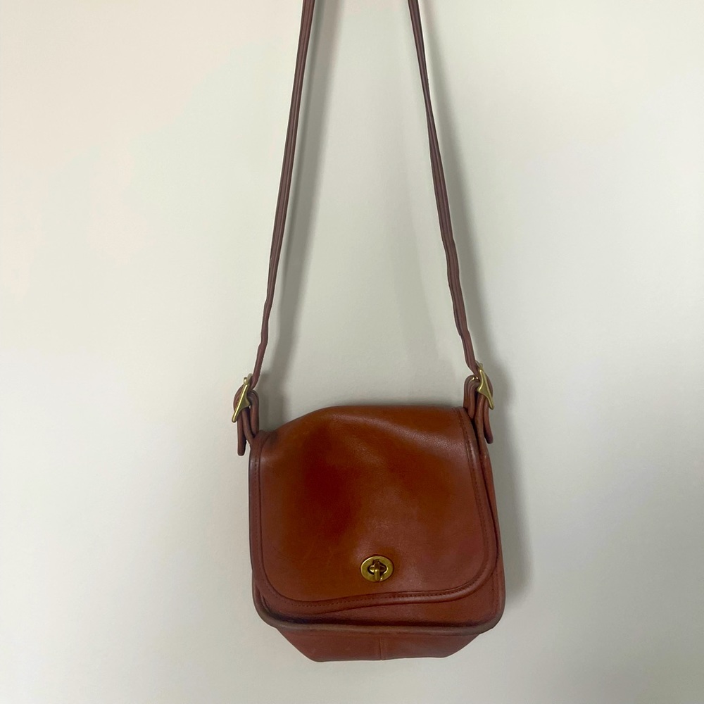 Vintage Coach brown leather shoulder bag